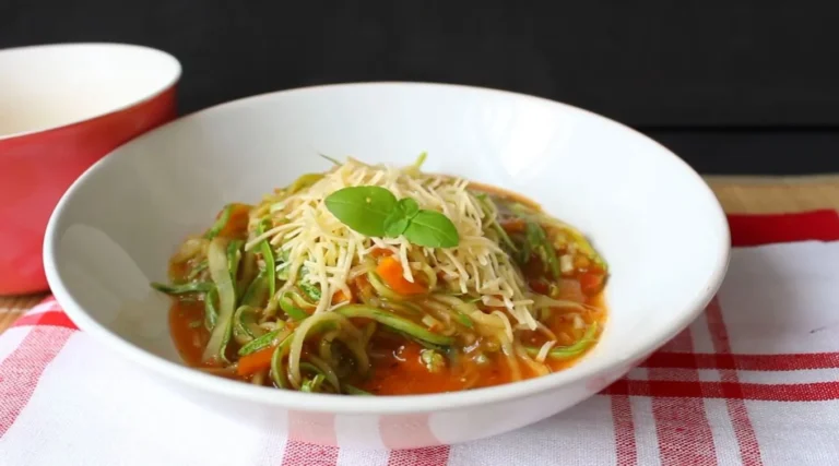 Pasta di zucchine (spaghetti a basso contenuto di carboidrati)